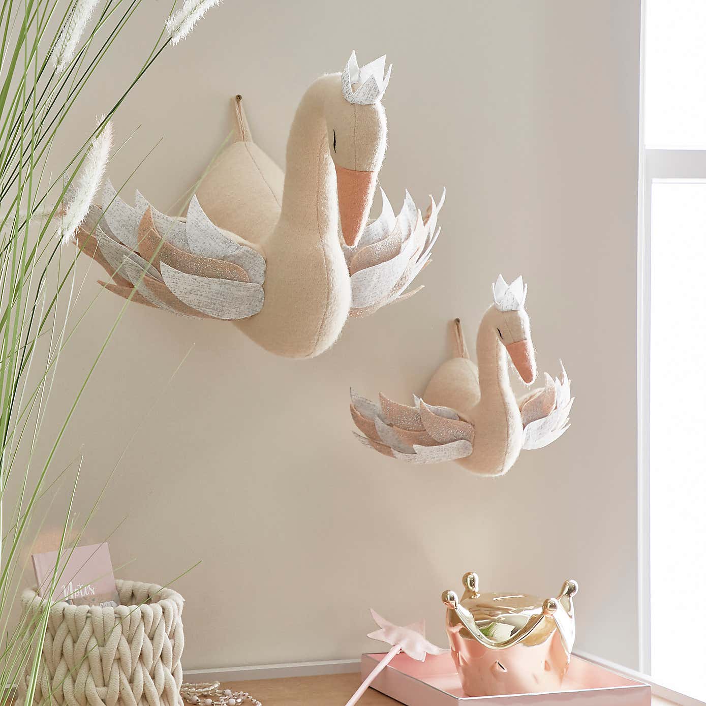 Swan Wall Head