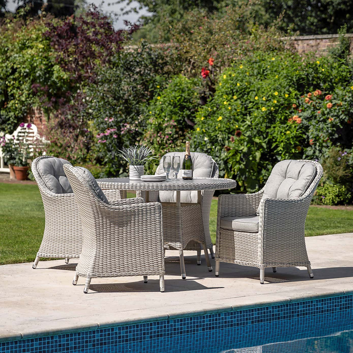 Kingsdown 4 Seater Round Dining Set