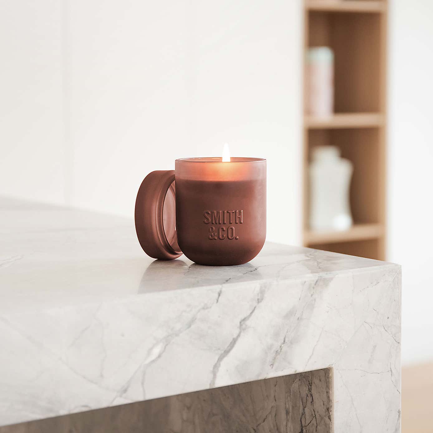 Smith & Co Black Oud & Saffron Candle