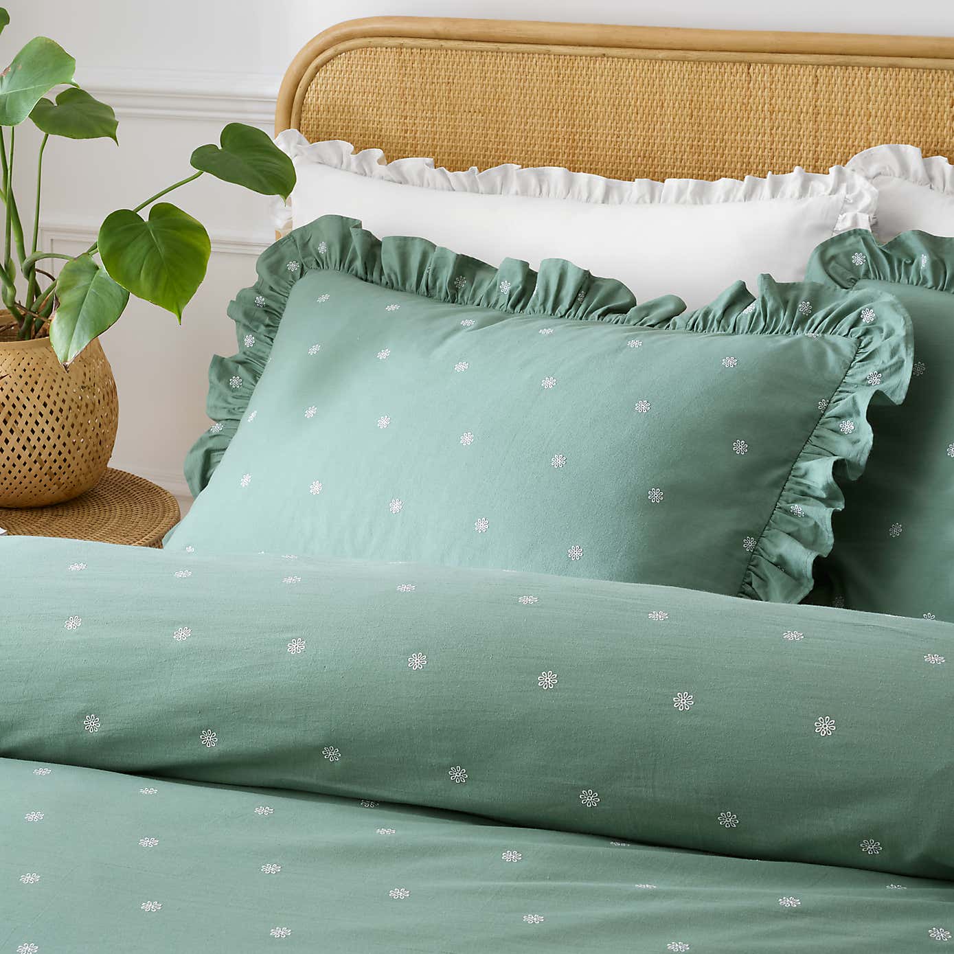 Zendaya Frilled 100% Cotton Duvet Cover and Pillowcase Set