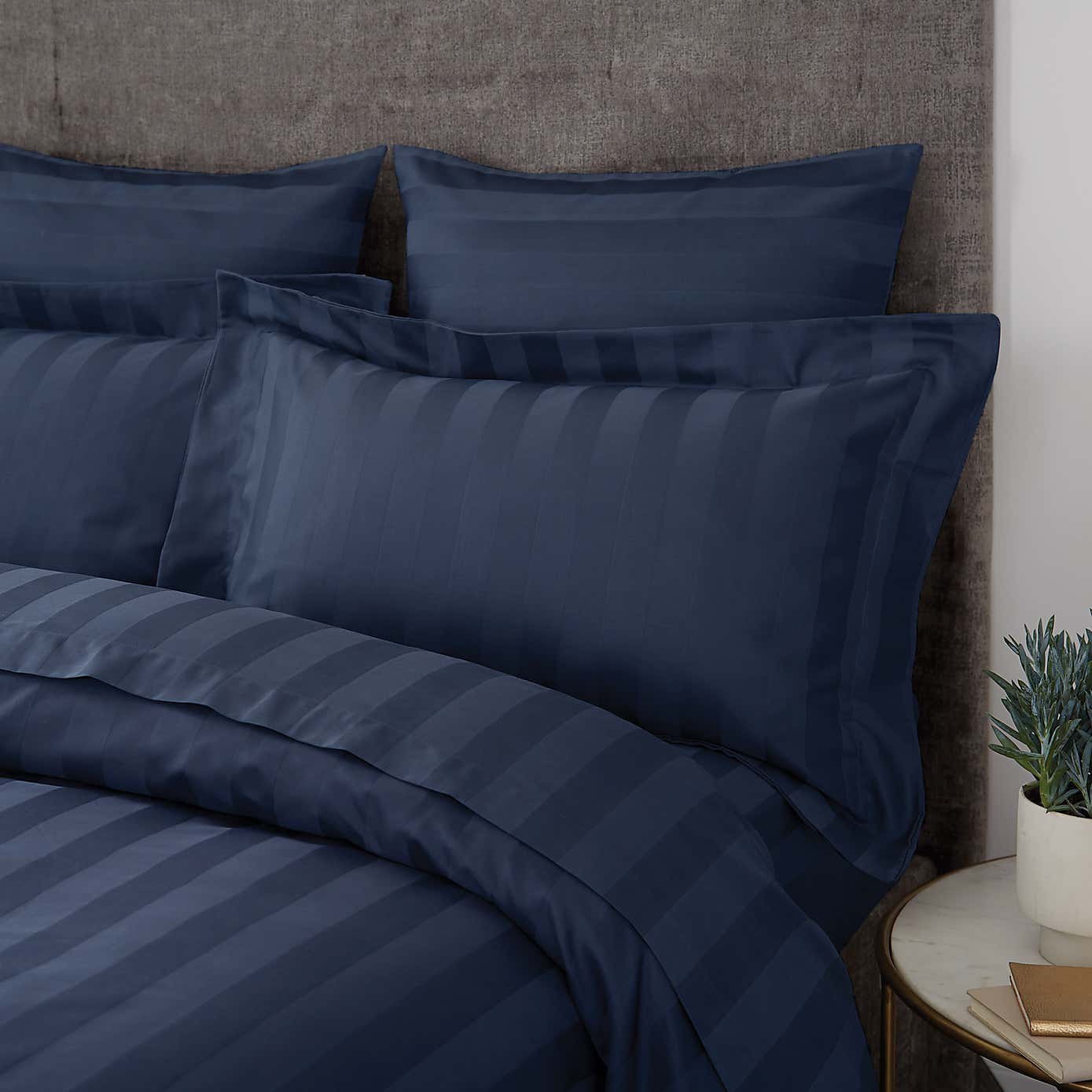 Hotel Egyptian Cotton 230 Thread Count Stripe Oxford Pillowcase