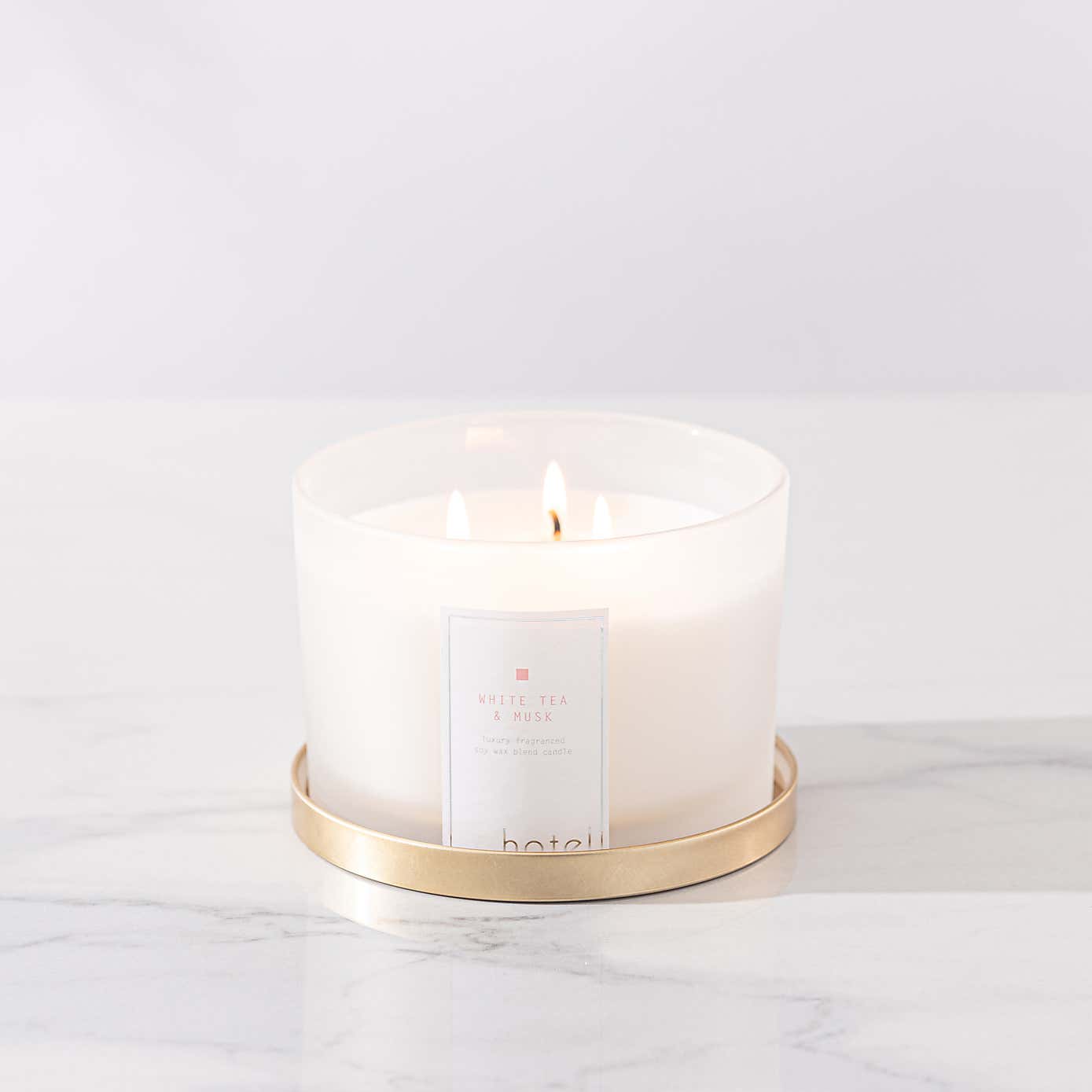 Hotel White Tea & Velvet Musk Soy Blend Multi Wick Candle