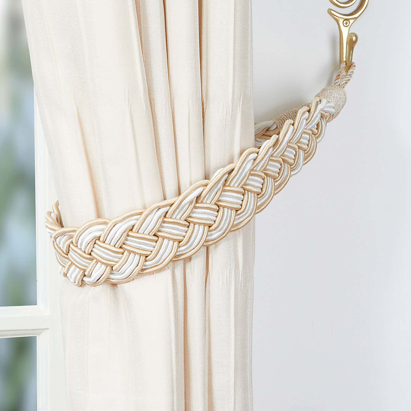 Plaited Tieback