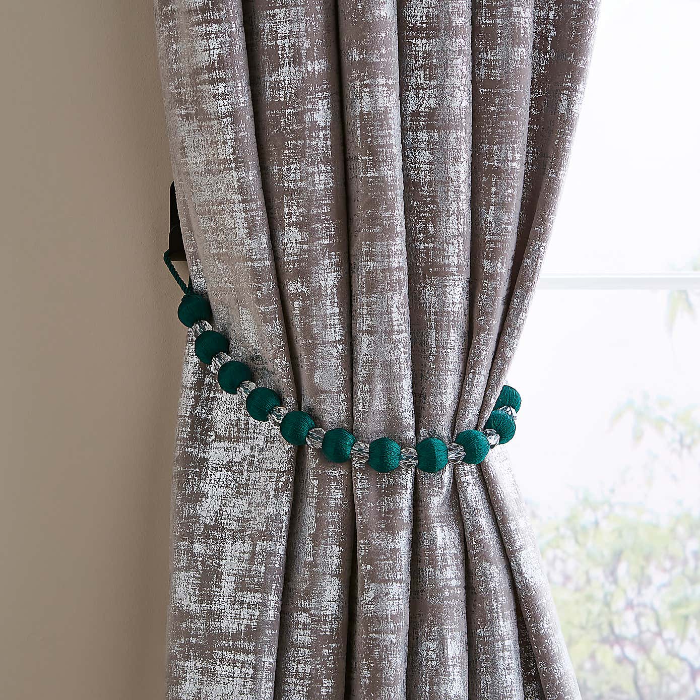 Opulence Emerald Crystal Tieback