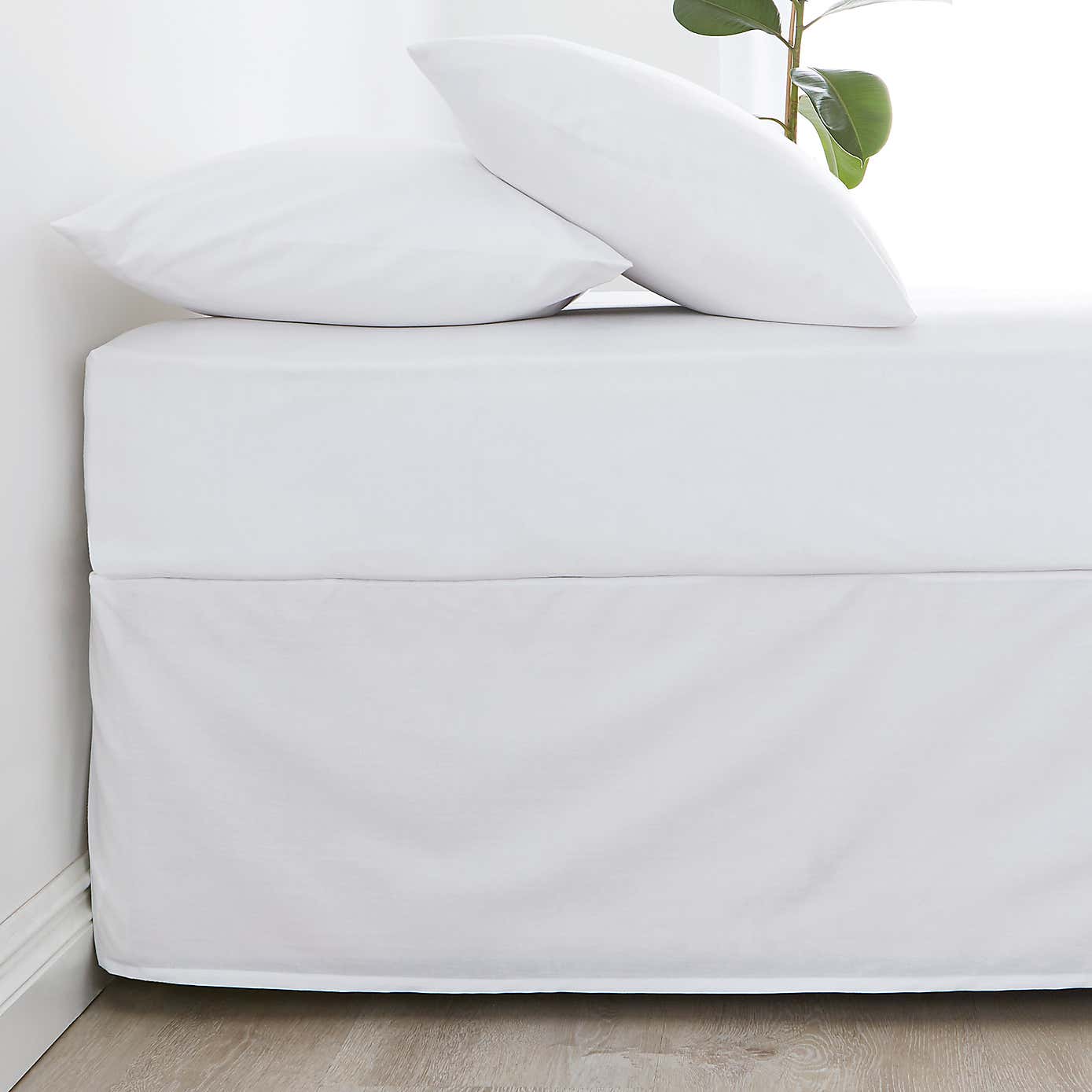 Non Iron Plain Dye White Divan Trim
