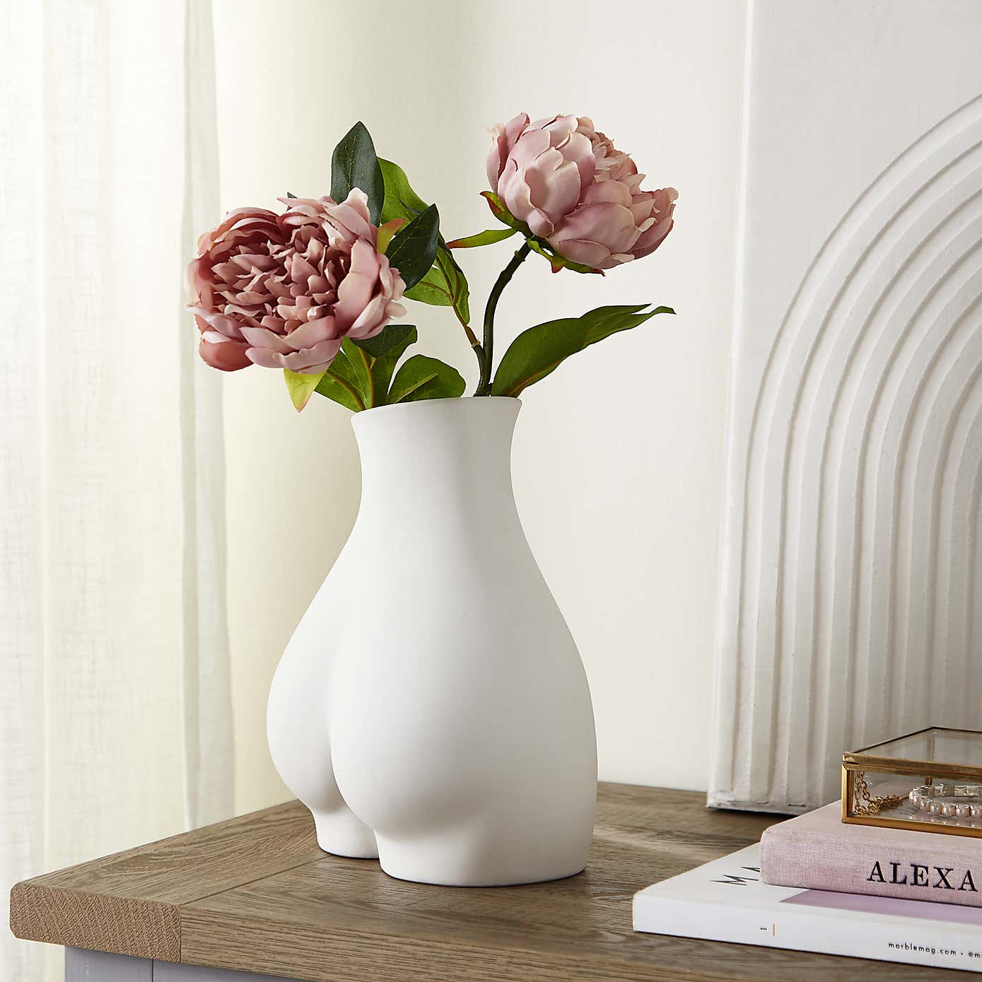Body Vase Cream 22cm