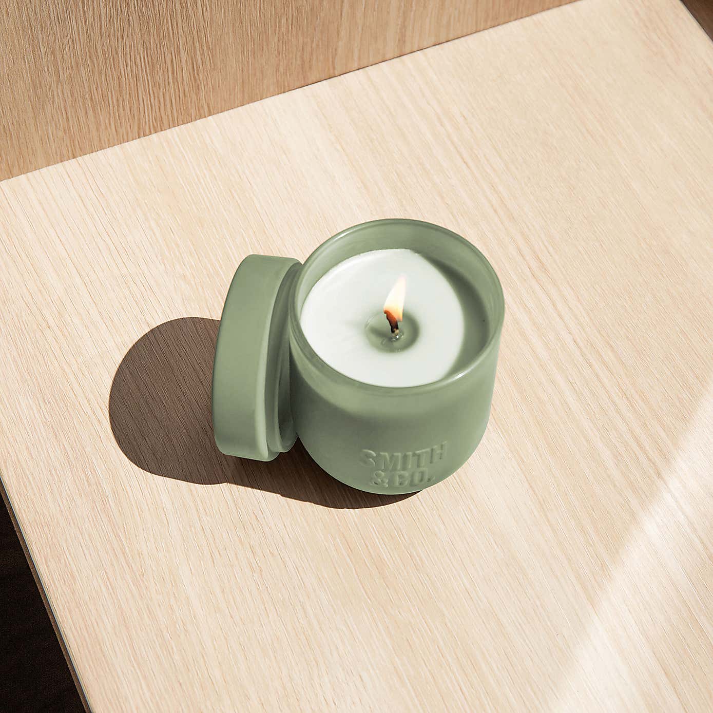 Smith & Co Amber & Freesia Candle