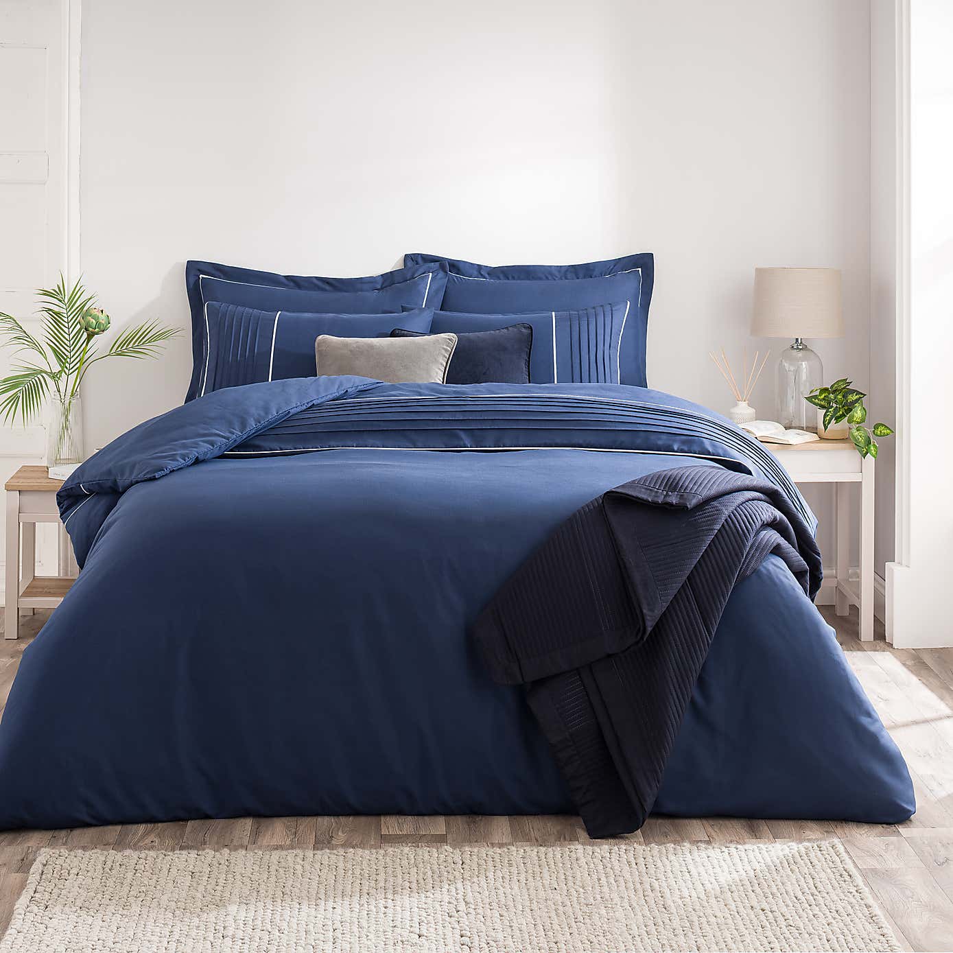 Ryleigh White Duvet Cover and Pillowcase Set