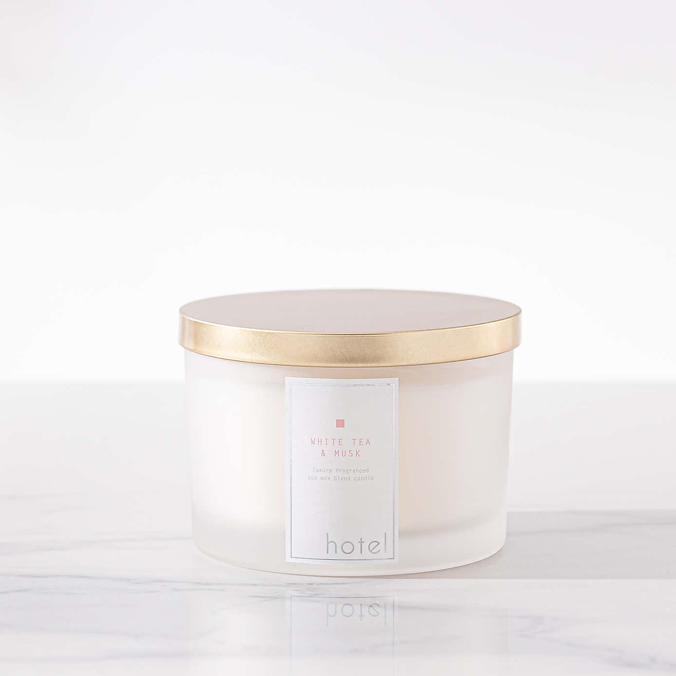 Hotel White Tea & Velvet Musk Soy Blend Multi Wick Candle