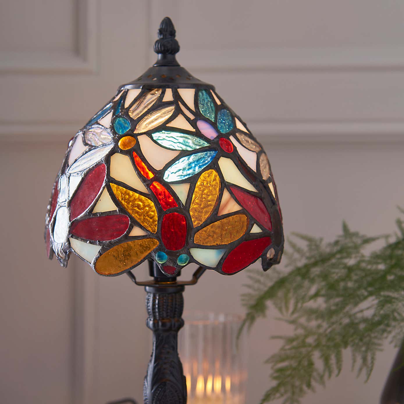 Vogue Lighting Coral Traditional Table Lamp