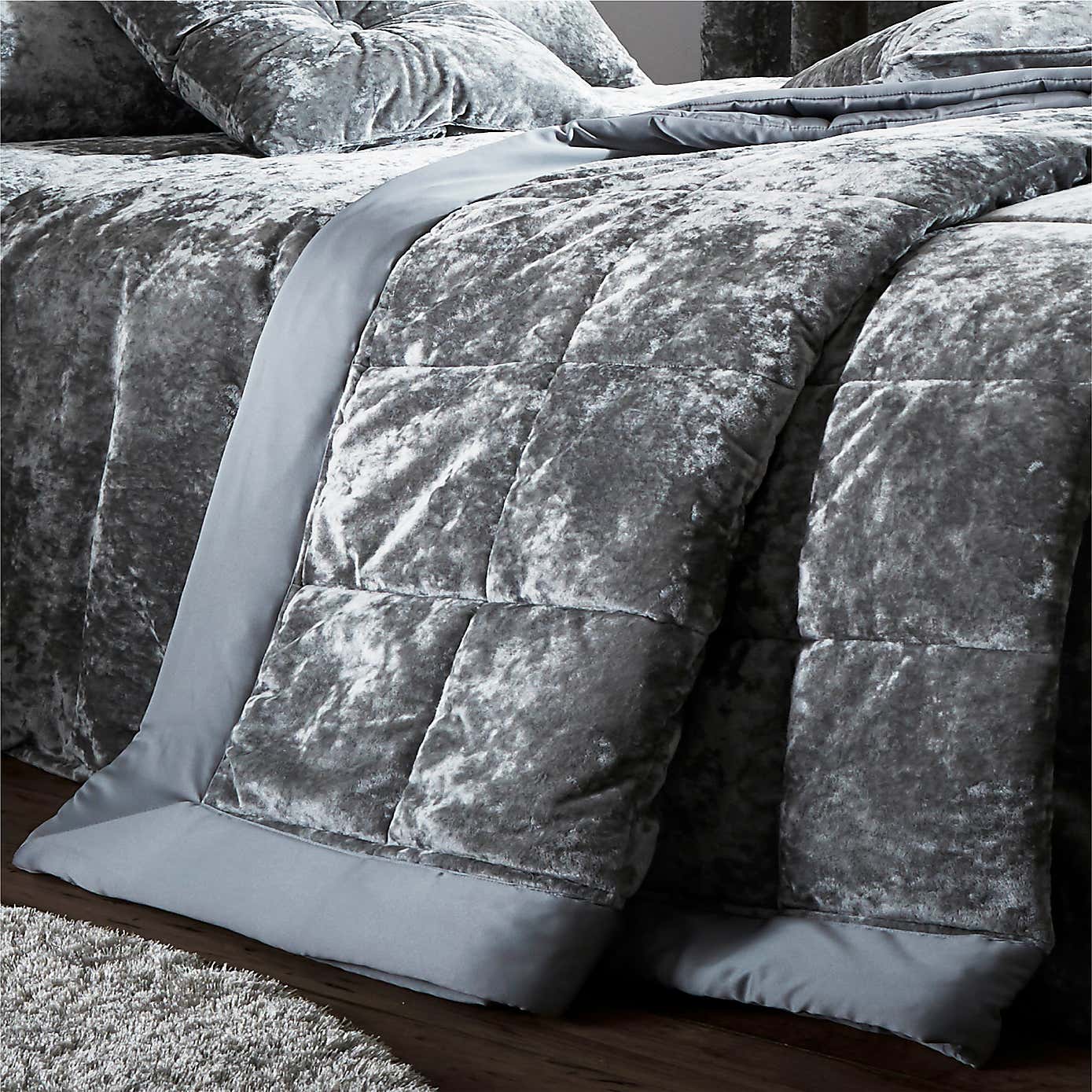 Catherine Lansfield Blush Crushed Velvet Bedspread