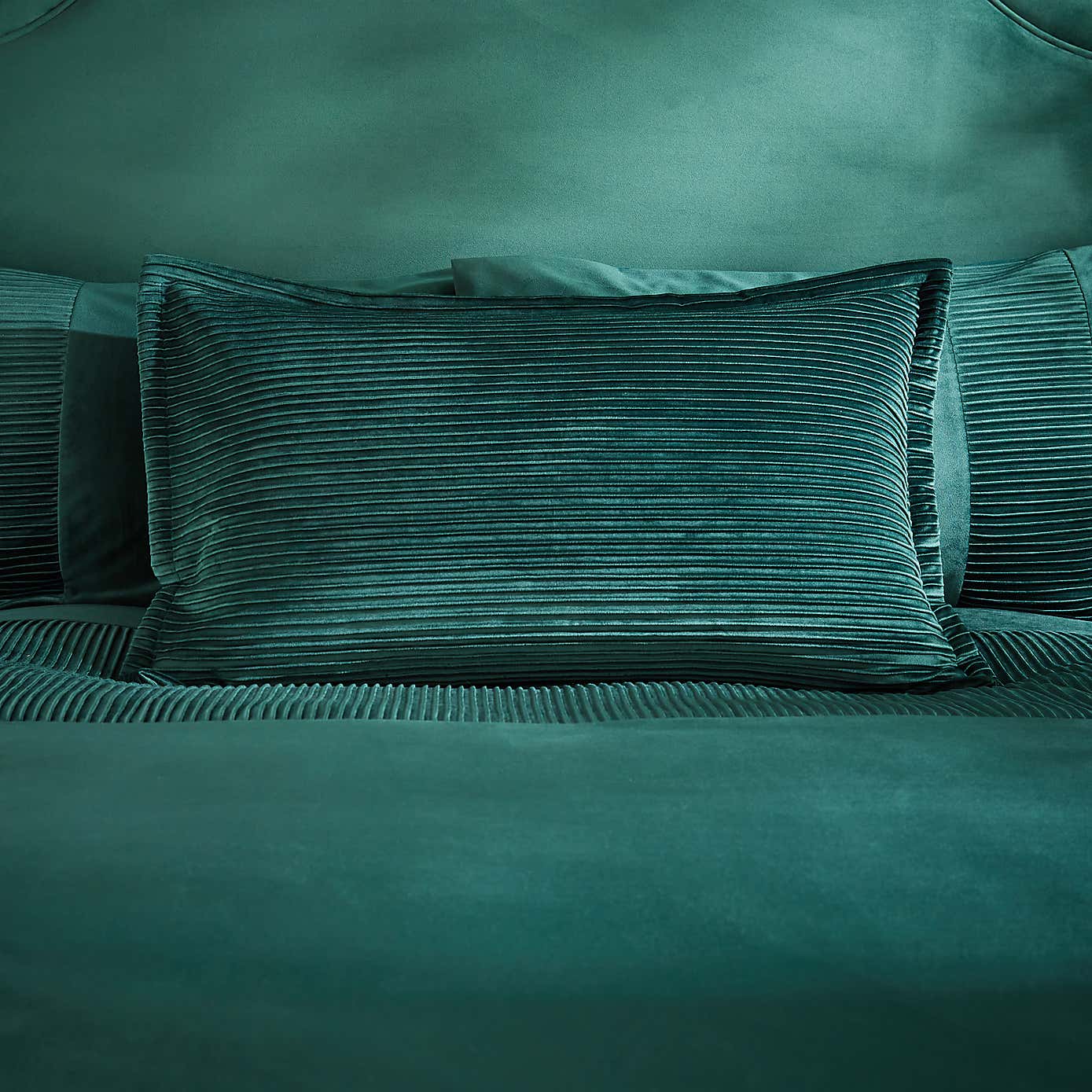 Liliana Pleated Velvet Oxford Pillowcase