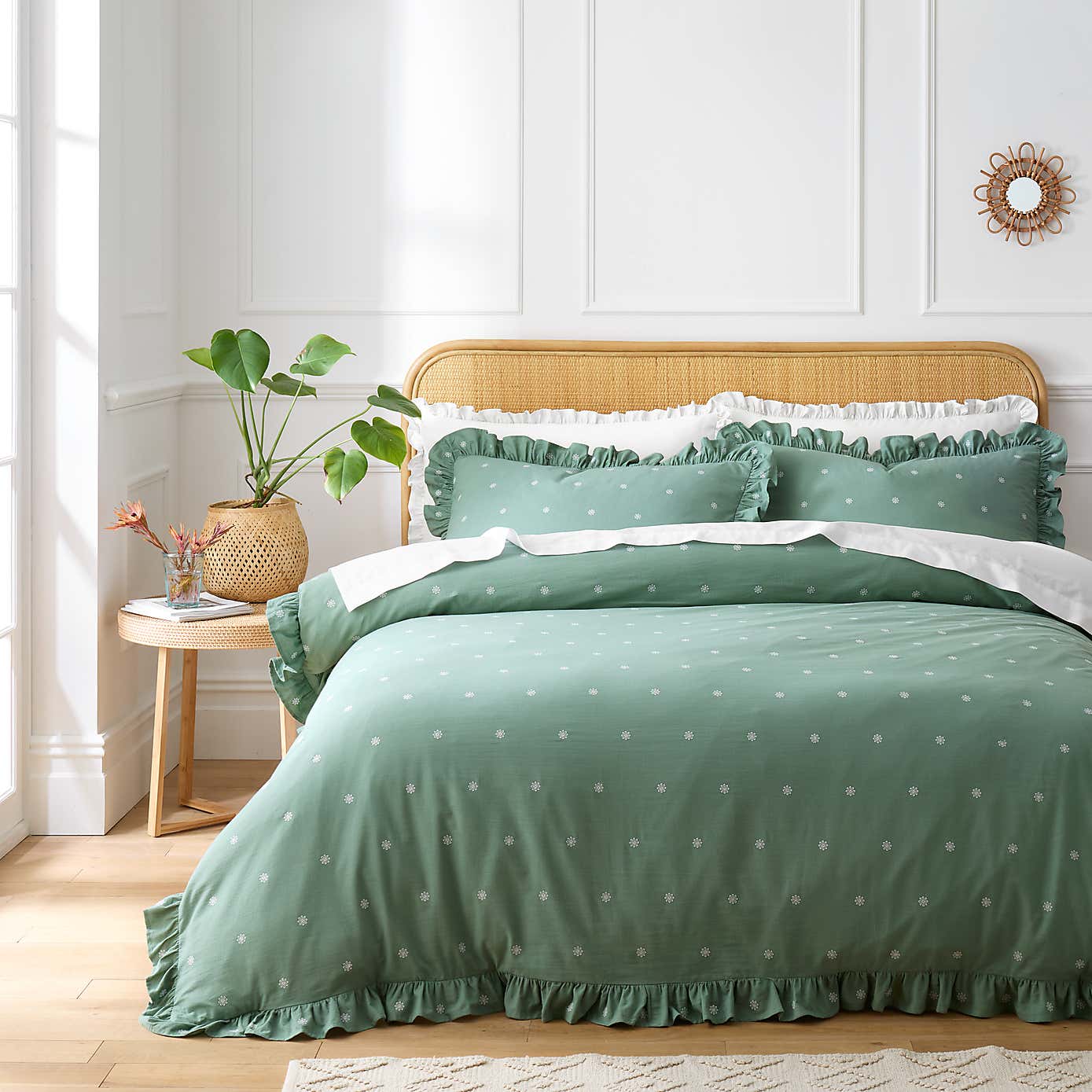 Zendaya Frilled Standard Pillowcase Pair