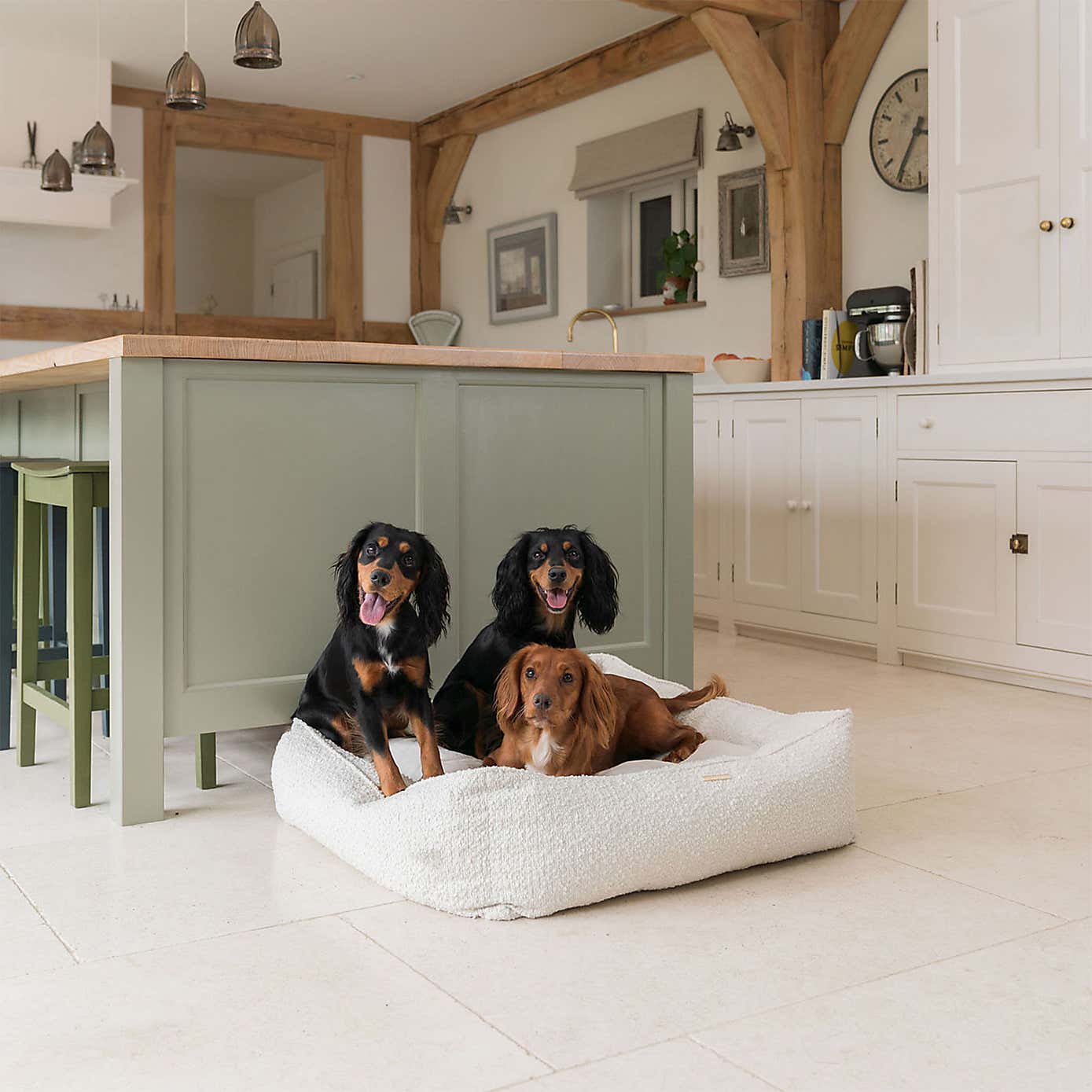 Lords and Labradors Boucle Box Dog Bed
