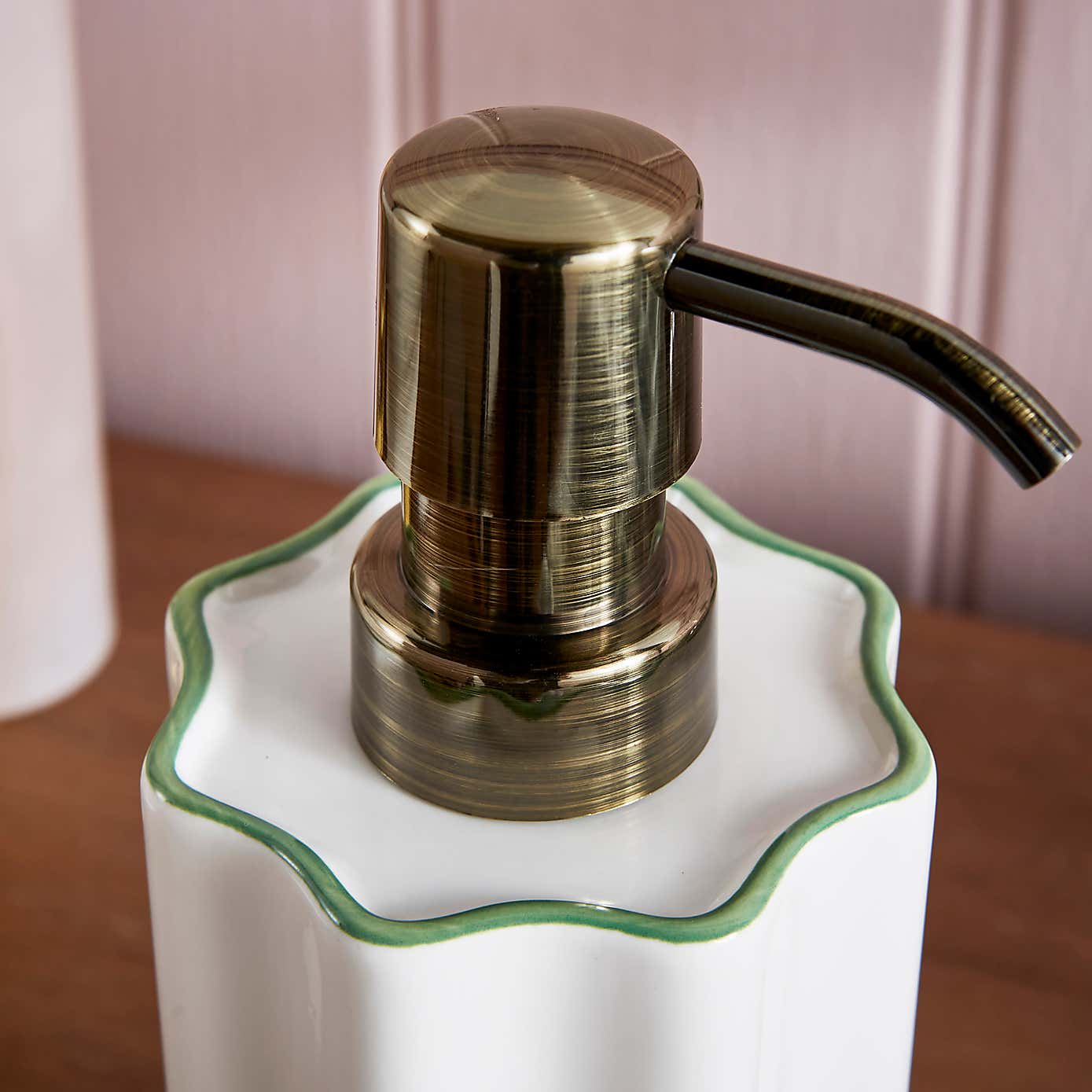 Heart and Soul Scalloped Lotion Dispenser