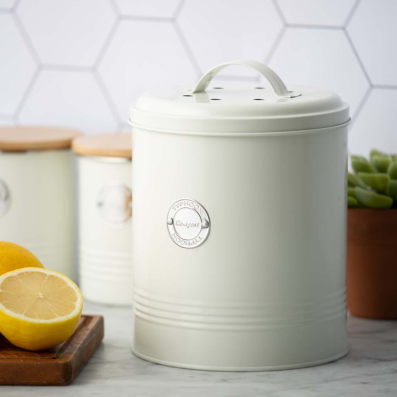 Typhoon Living Cream Compost Caddy, 2.5L