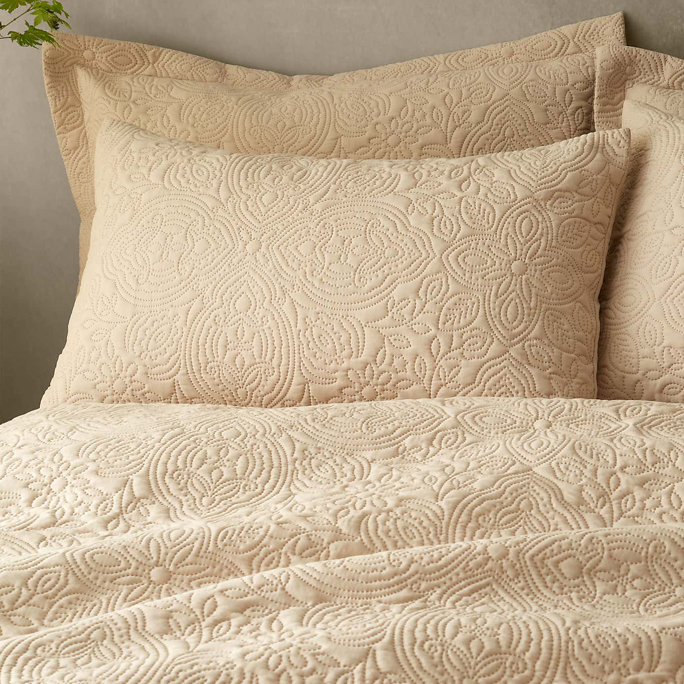 Pineapple Elephant Casablanca Pinsonic Duvet Cover & Pillowcase Set