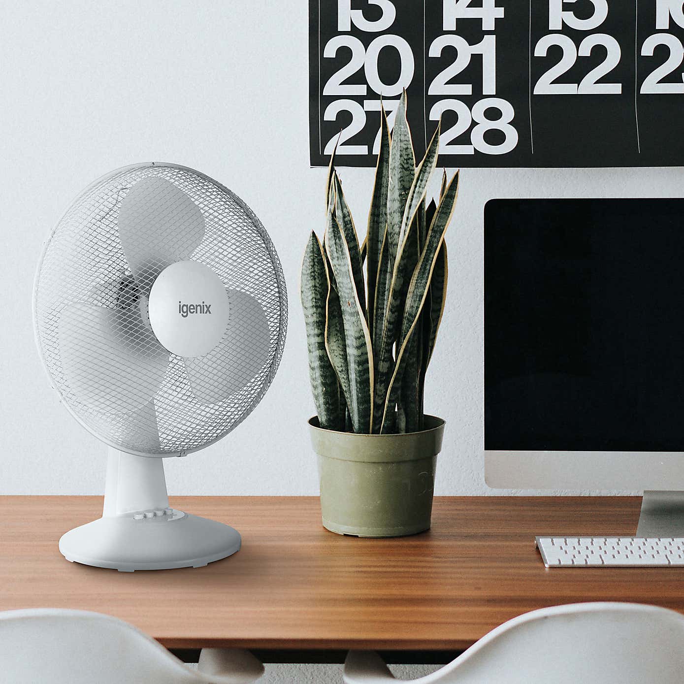 Igenix 16" White Desk Fan