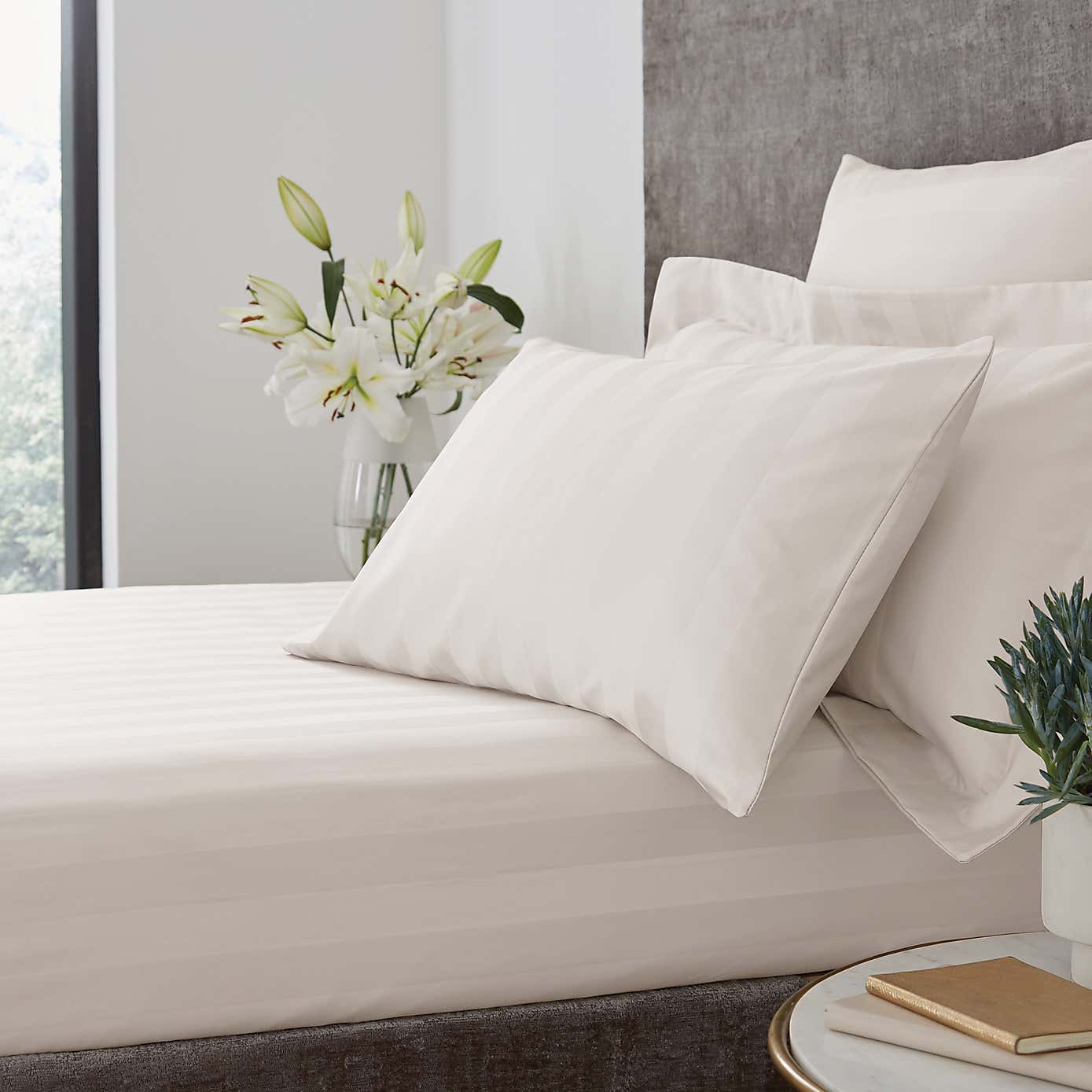 Hotel 230 Thread Count Stripe Fitted Sheet