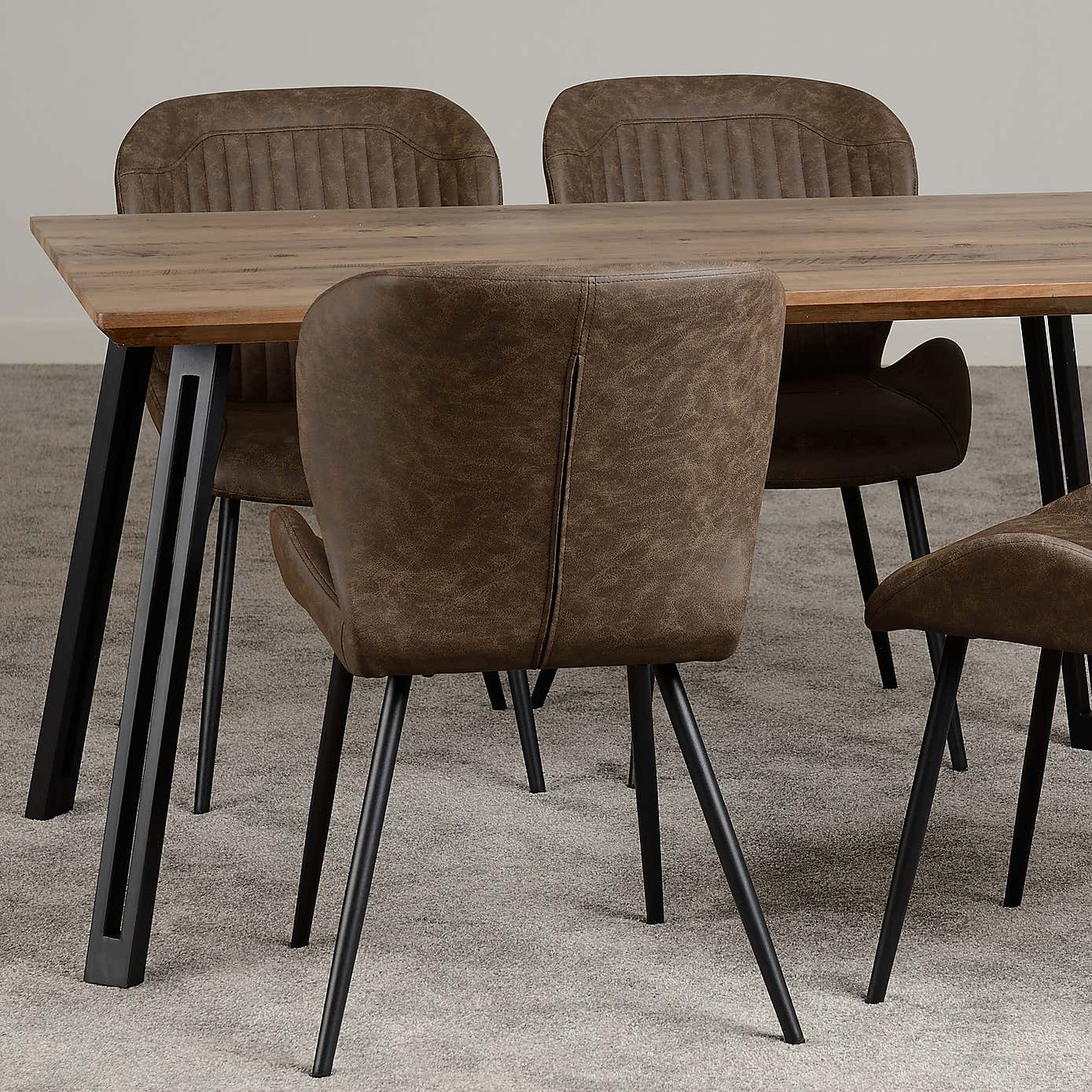 Quebec Dining Set