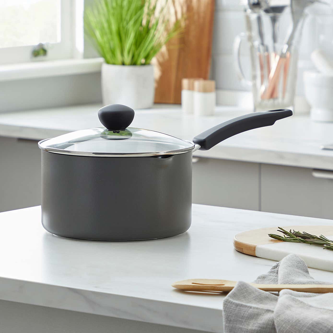 Non-Stick Hard Anodised Aluminium Saucepan, 20m