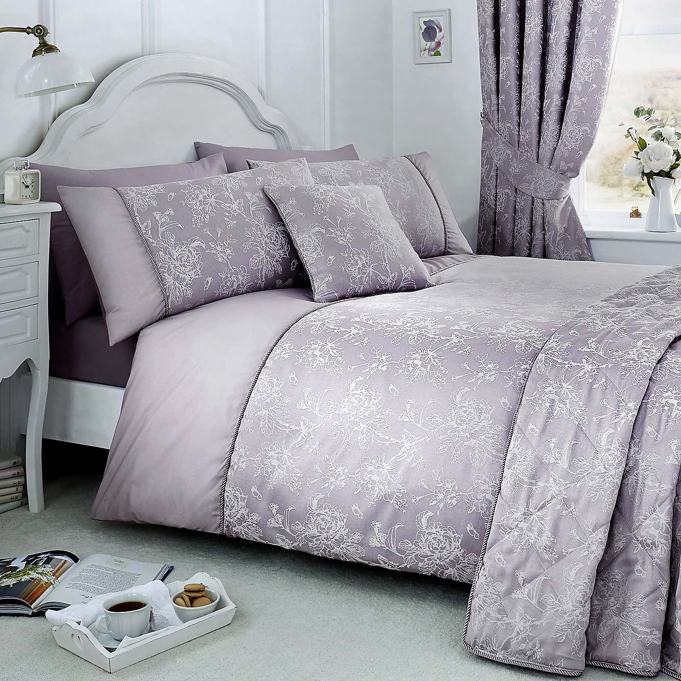 Woven Jasmine Bedspread 240x220cm