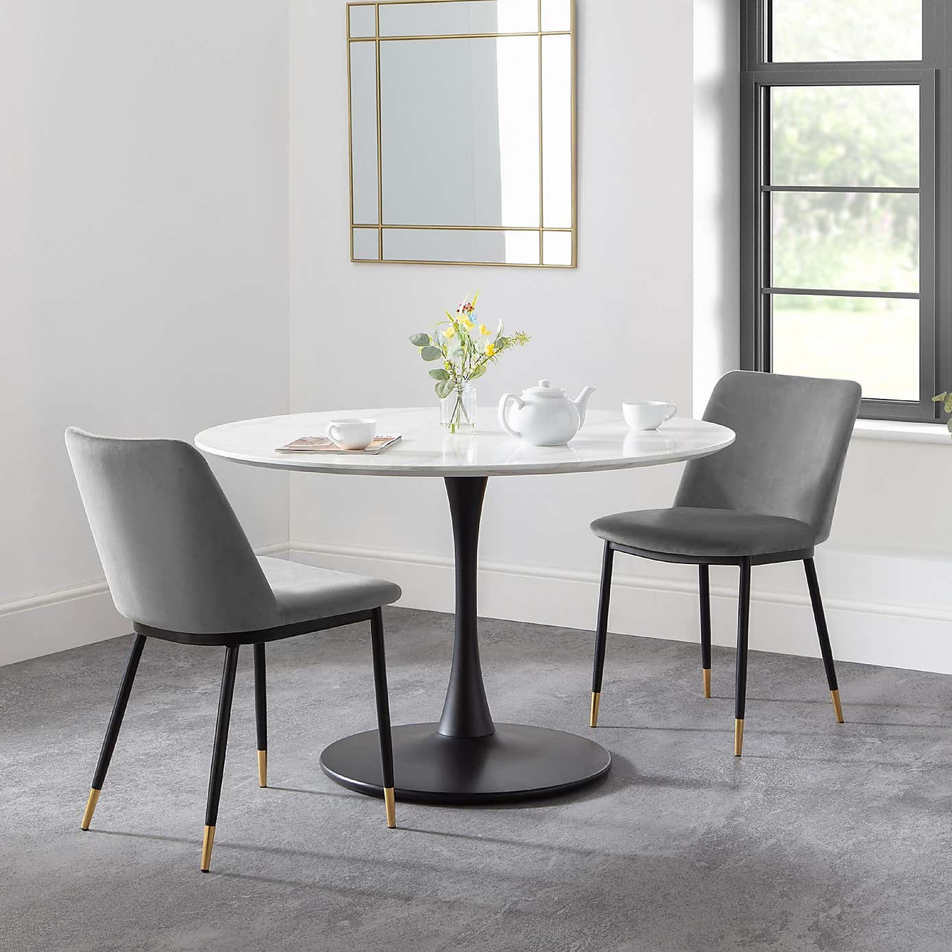 Holland Round Pedestal Dining Table