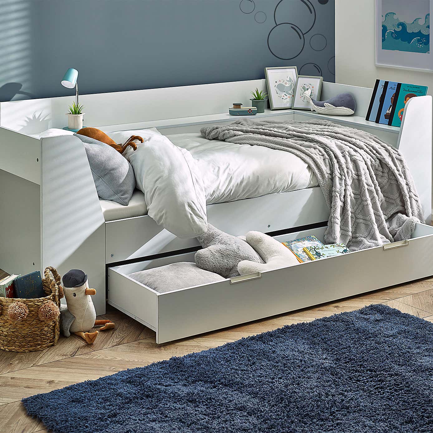 Cyclone Daybed