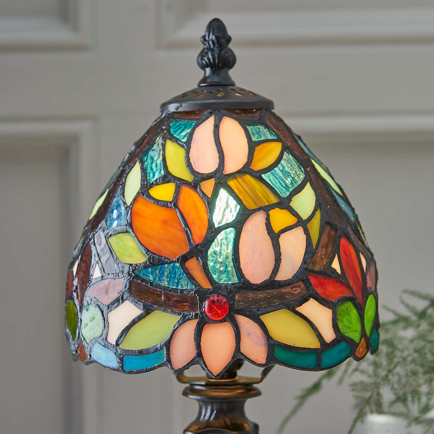 Vogue Lighting Flora Traditional Table Lamp