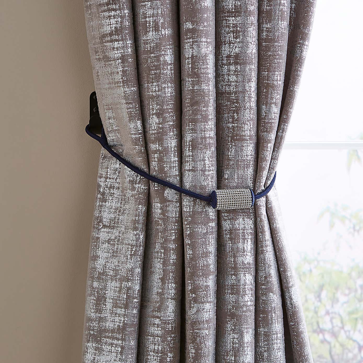 Glamour Tieback